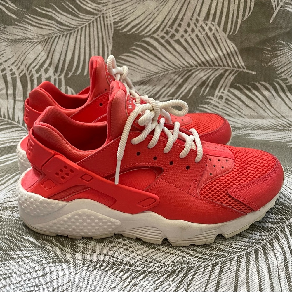 Women’s Nike AIR Huarache SE